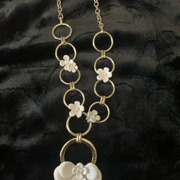 Rare Vintage Juicy Couture Gold and White Floral Flower Necklace - Picture 2 of 8